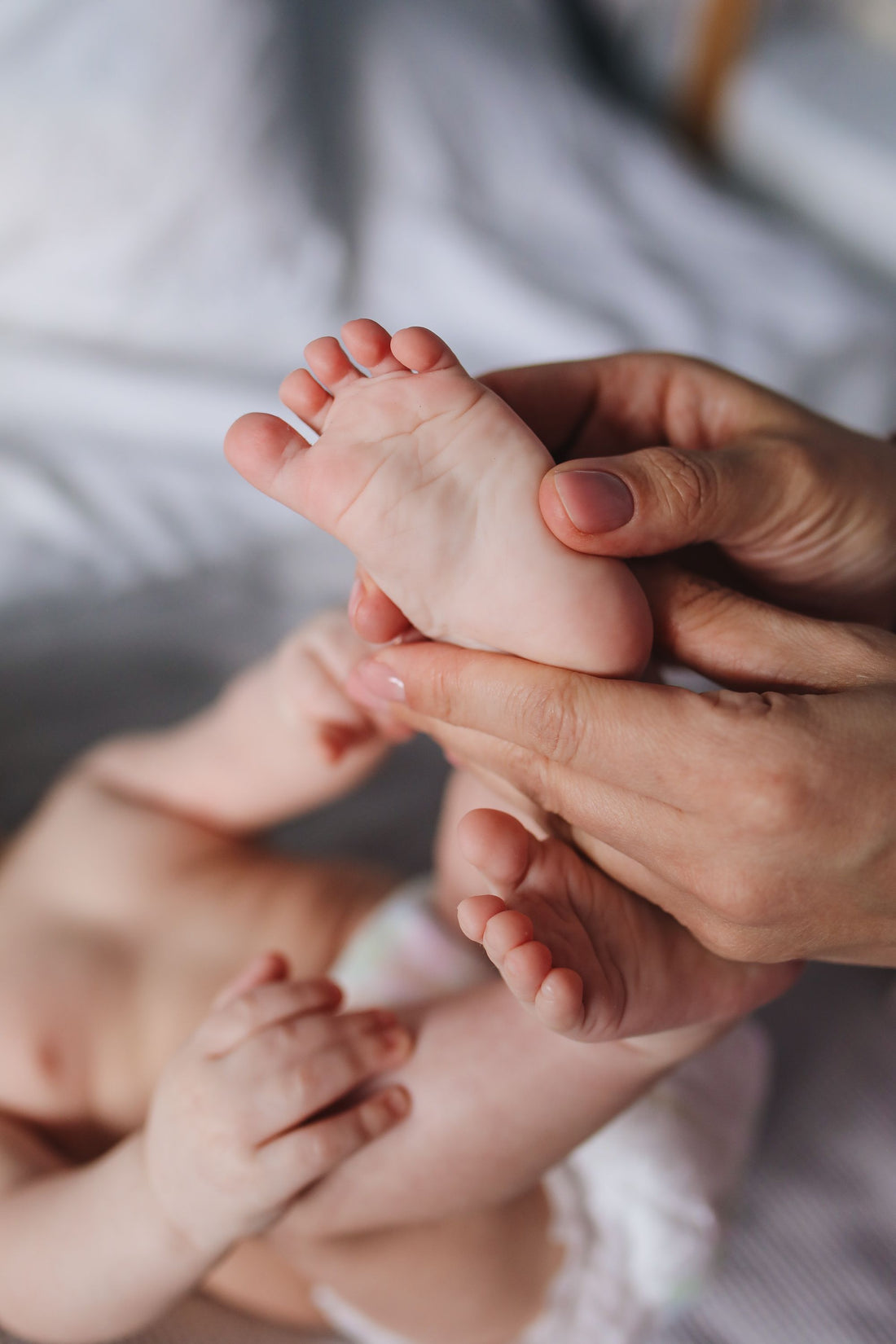 bébé qui adore son massage
