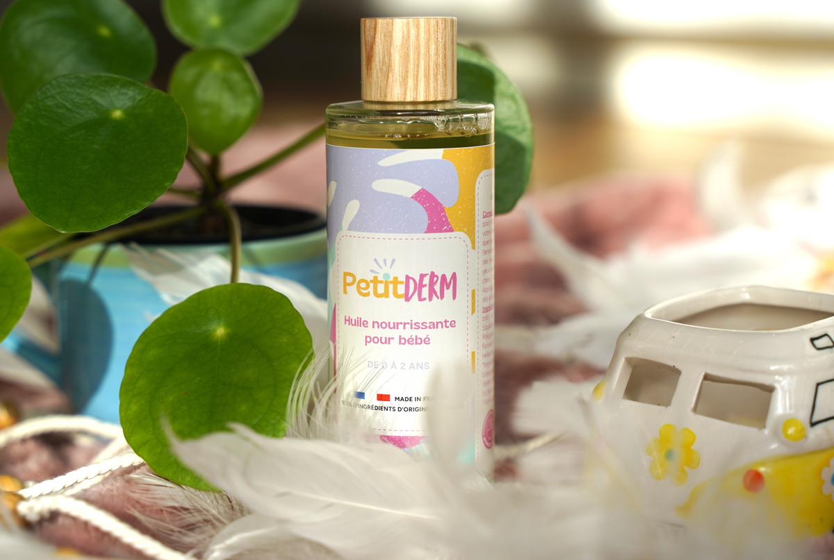 texture non grasse de l'huile de massage bébé PetitDerm
